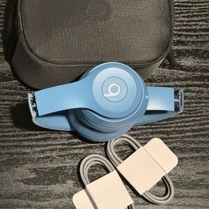 Beats Blue Headphones with Case solo 4